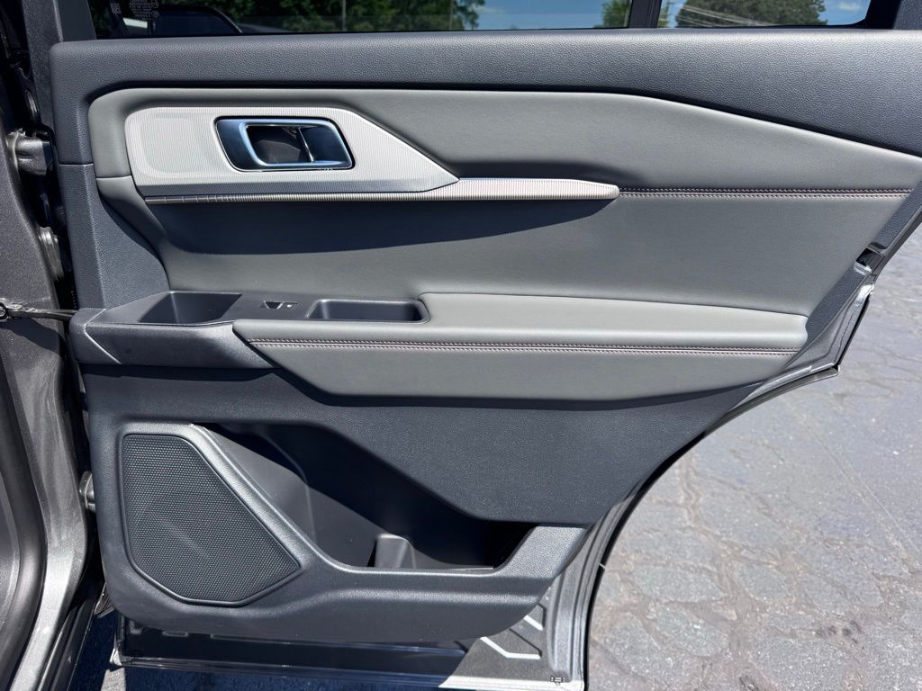 FordExplorer26