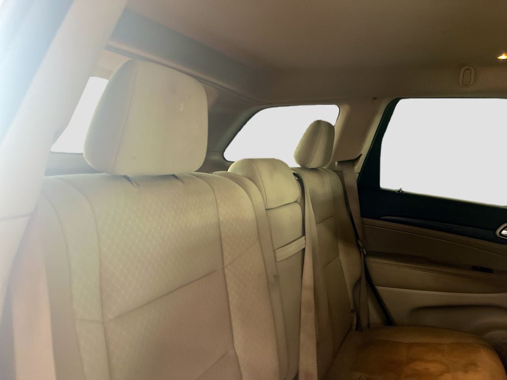 Used 2019 Silver Jeep Laredo image 24