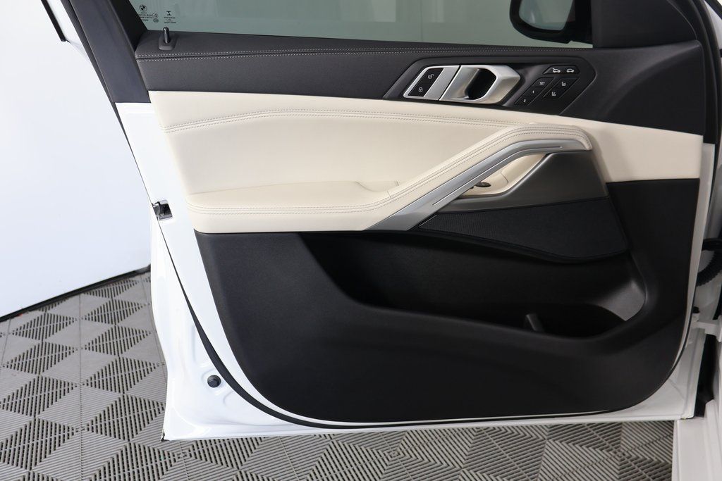 Thumbnail: 2021 BMW X6 - 12