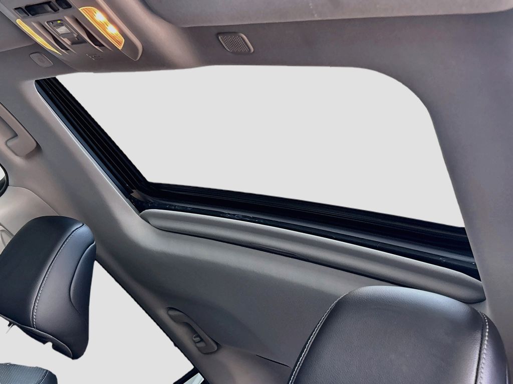 Thumbnail: 2023 Toyota Highlander - 18