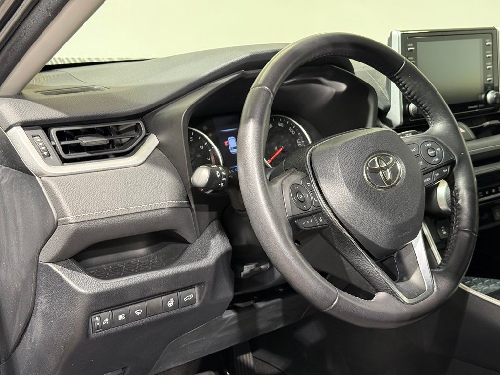 Thumbnail: 2019 Toyota RAV4 - 17