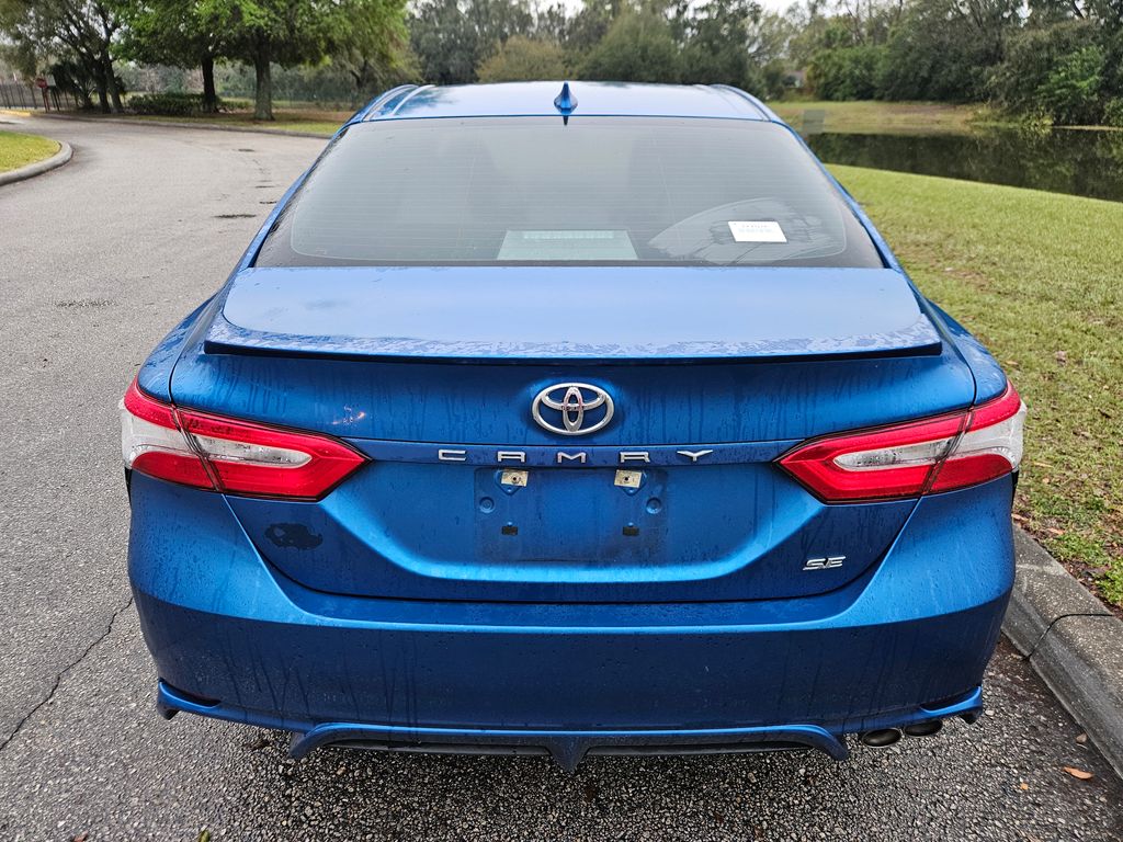 2020 Toyota Camry SE 4