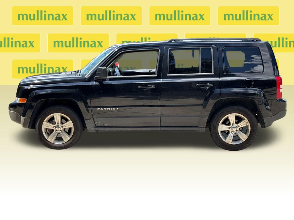 Used 2014 Black Jeep Sport image 11