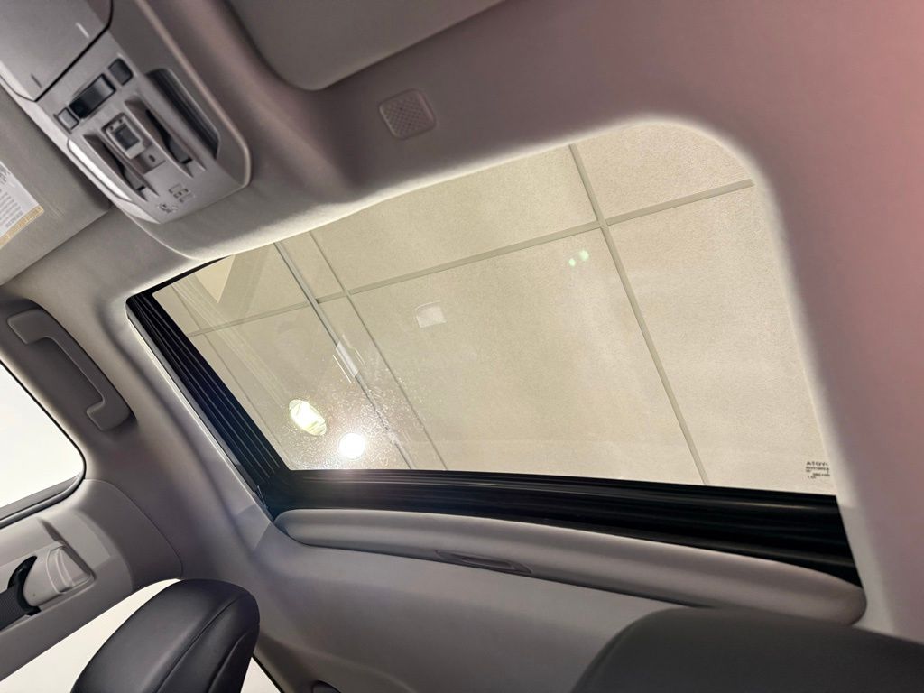 Thumbnail: 2022 Toyota Highlander - 18