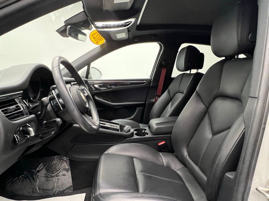 Thumbnail: 2023 Porsche Macan - 5