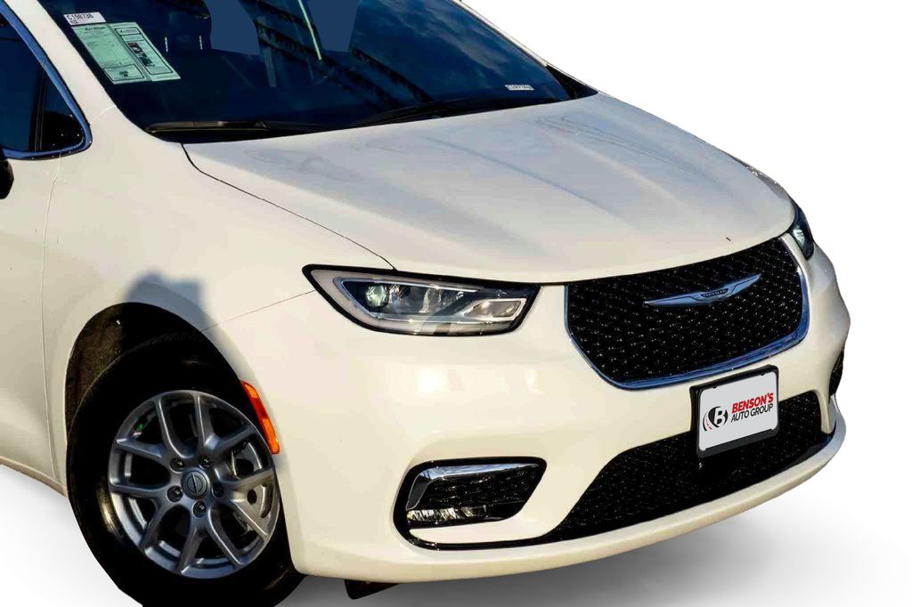 View vehicle photo 3