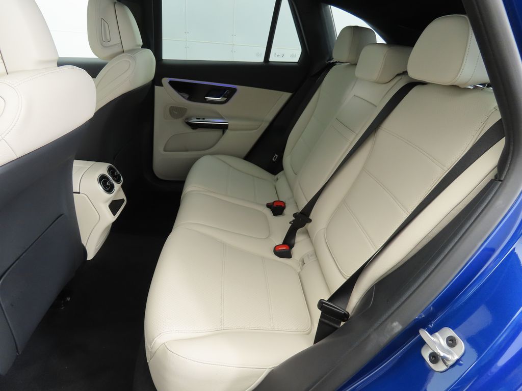 2025 Mercedes-Benz GLC 300 19
