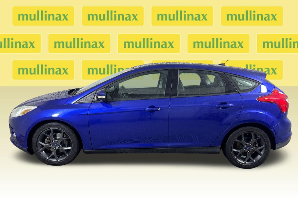 Used 2014 Blue Ford SE image 12