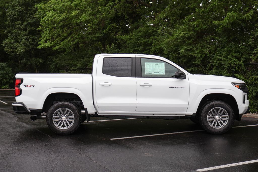 2024 Chevrolet Colorado LT 8