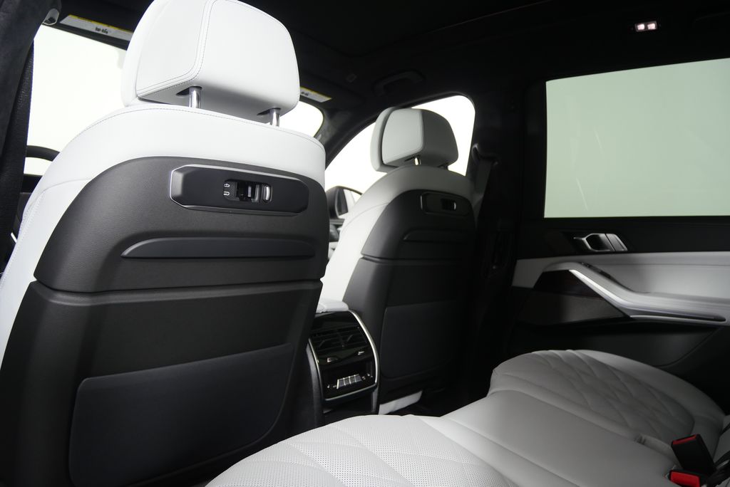 Thumbnail: 2026 BMW X7 - 20