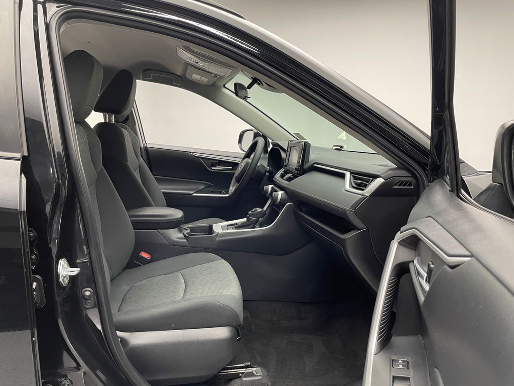 Thumbnail: 2021 Toyota RAV4 - 17