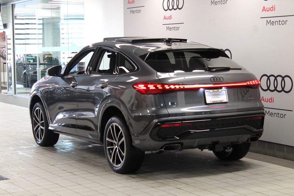Thumbnail: 2026 Audi Q5 - 4