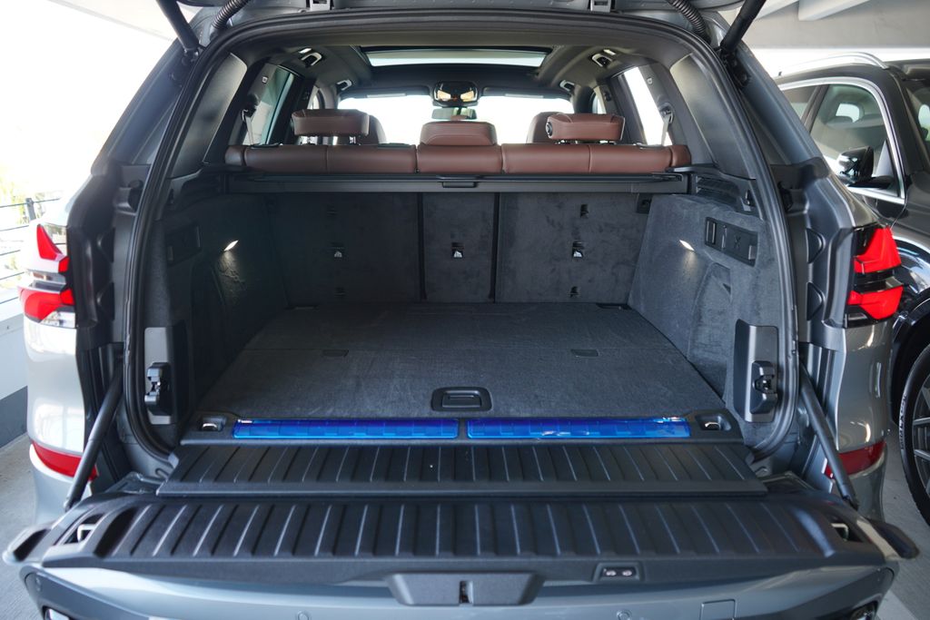 Thumbnail: 2026 BMW X5 - 21