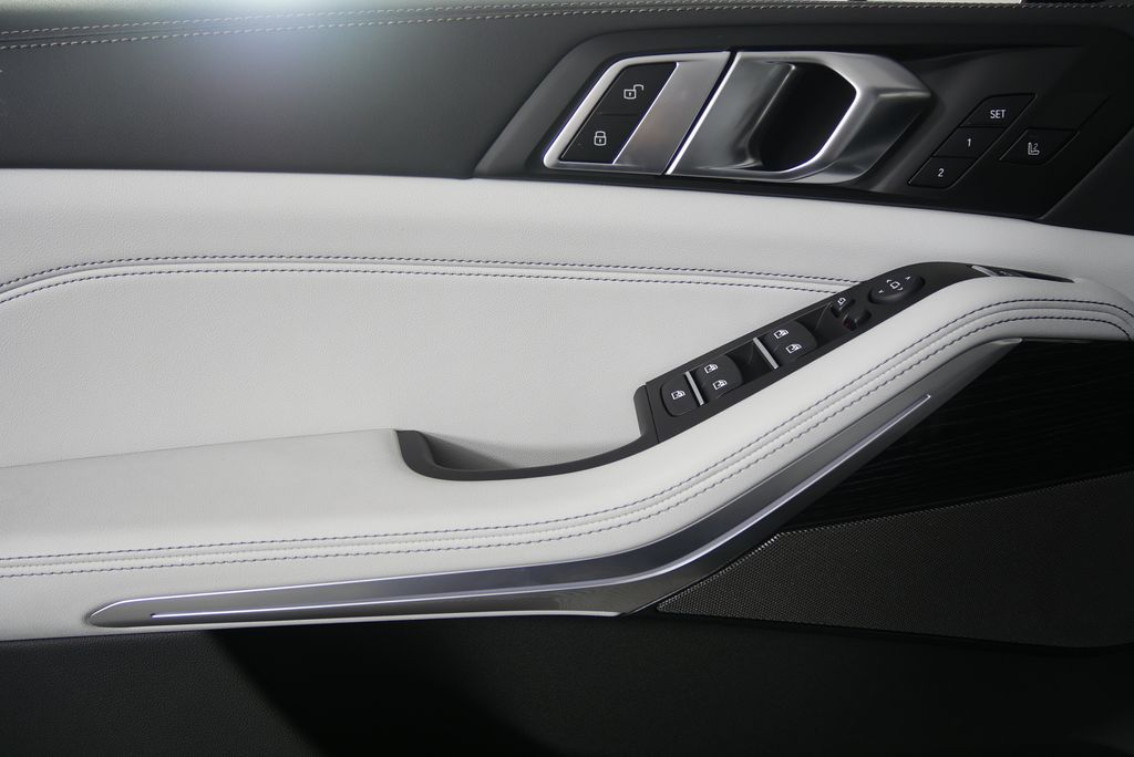 Thumbnail: 2026 BMW X5 - 9