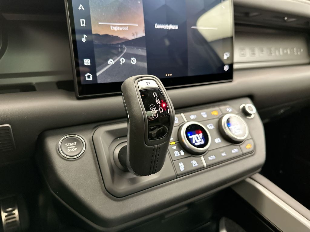2025 Land Rover Defender 110 11