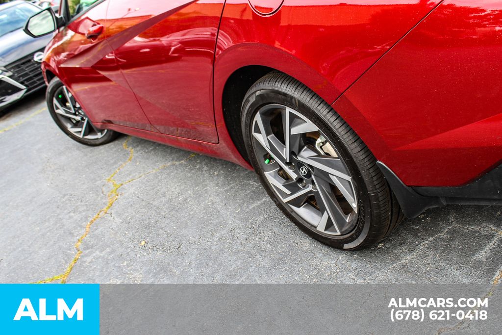 Used 2025 Red Hyundai SEL Sport image 12