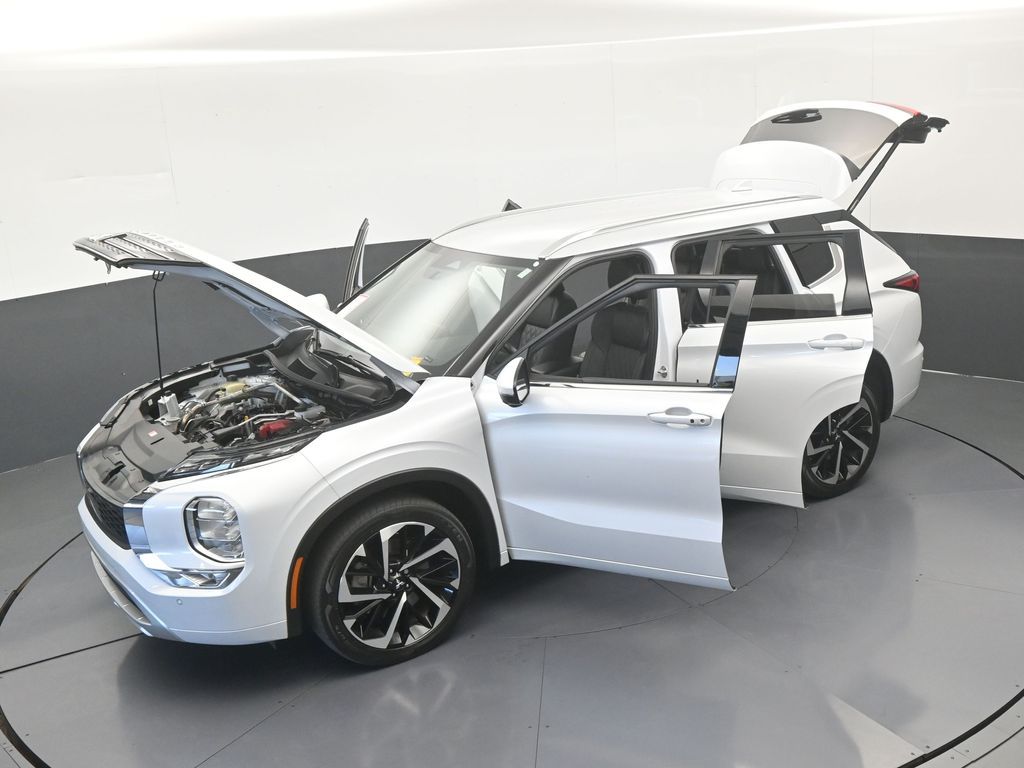 Used 2024 White Mitsubishi SEL image 68