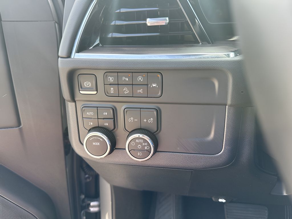 Used Car 2025 Chevrolet Suburban  Z71 For Sale Under $70,000 In Austin, Texas