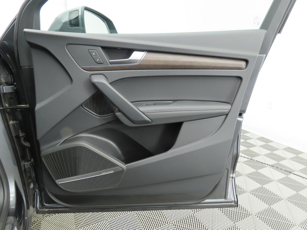 2025 Audi Q5  26
