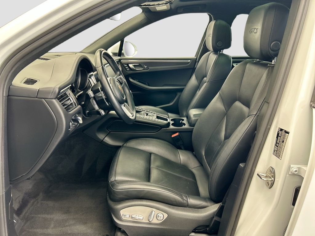 Thumbnail: 2021 Porsche Macan - 18