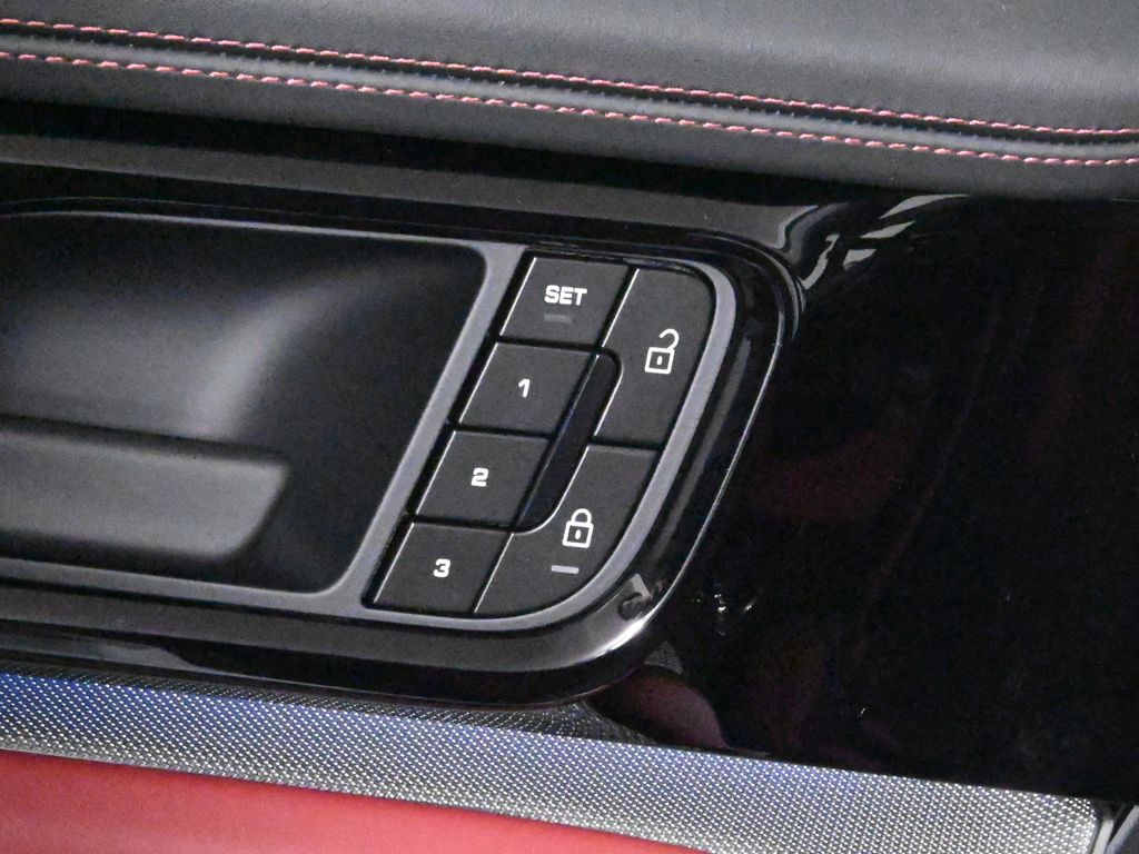 Thumbnail: 2026 Porsche Panamera - 32