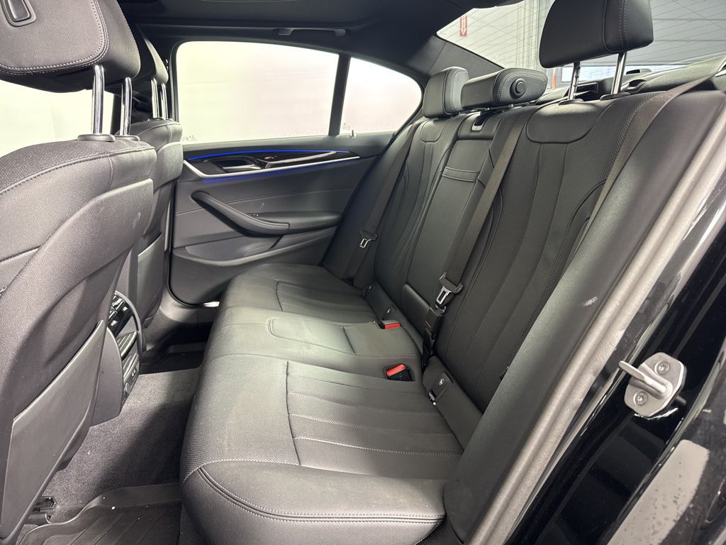 Thumbnail: 2023 BMW 5 Series - 22