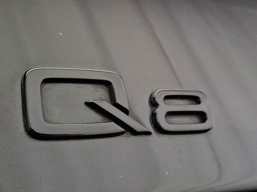 Thumbnail: 2021 Audi Q8 - 31