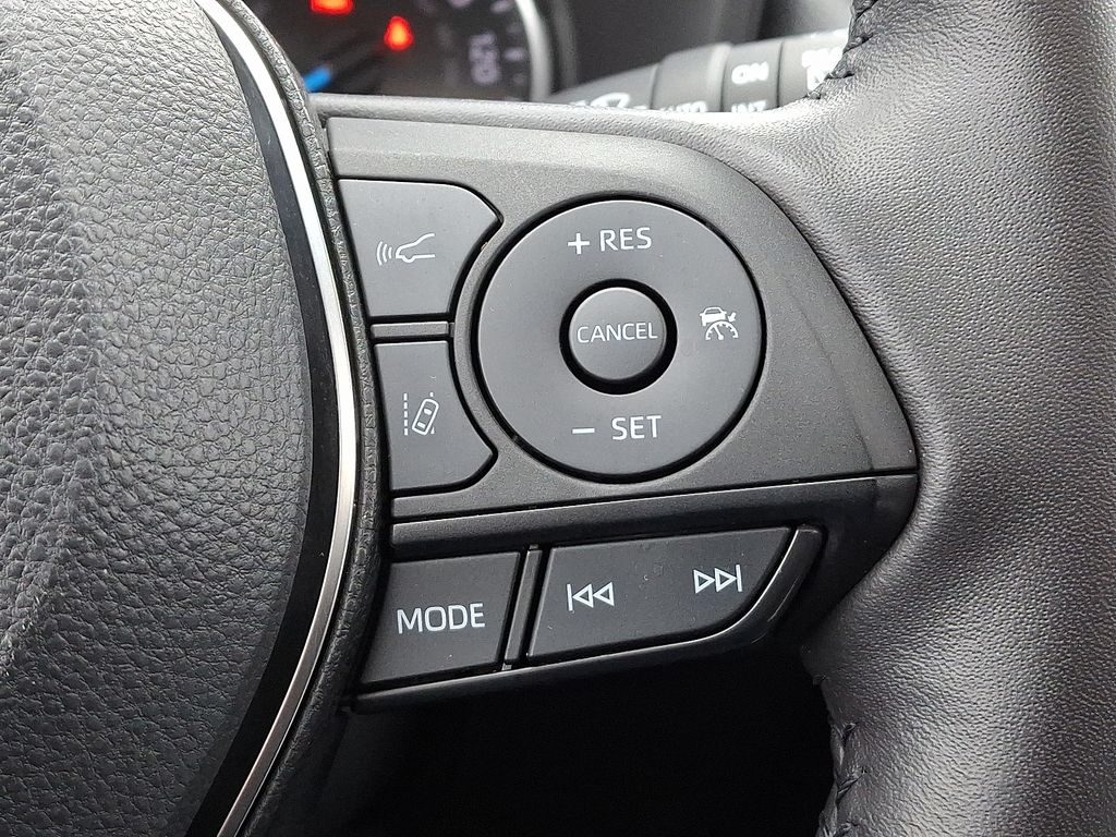 Thumbnail: 2022 Toyota RAV4 - 23