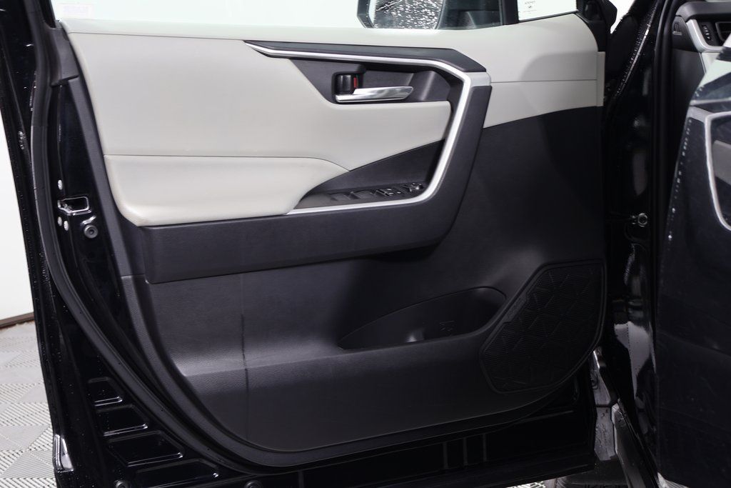 Thumbnail: 2021 Toyota RAV4 - 12