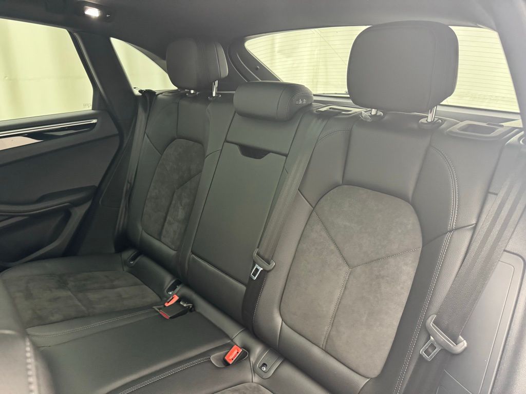 2021 Porsche Macan  15