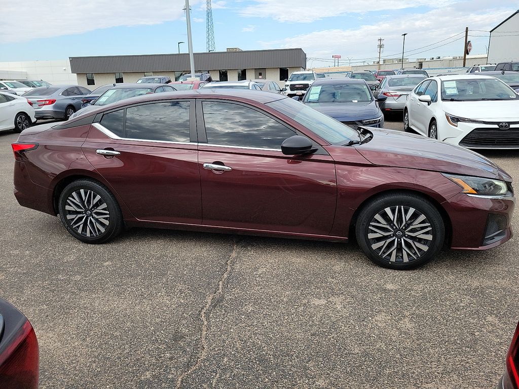2024 Nissan Altima 2.5 SV - 11