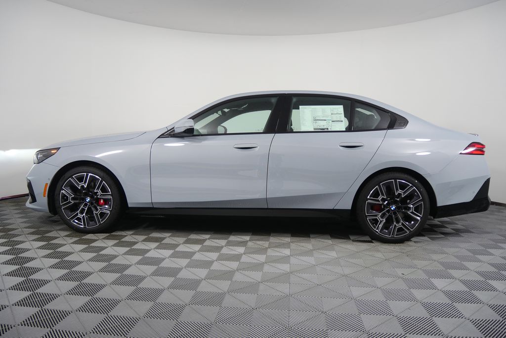 Thumbnail: 2026 BMW 5 Series - 6