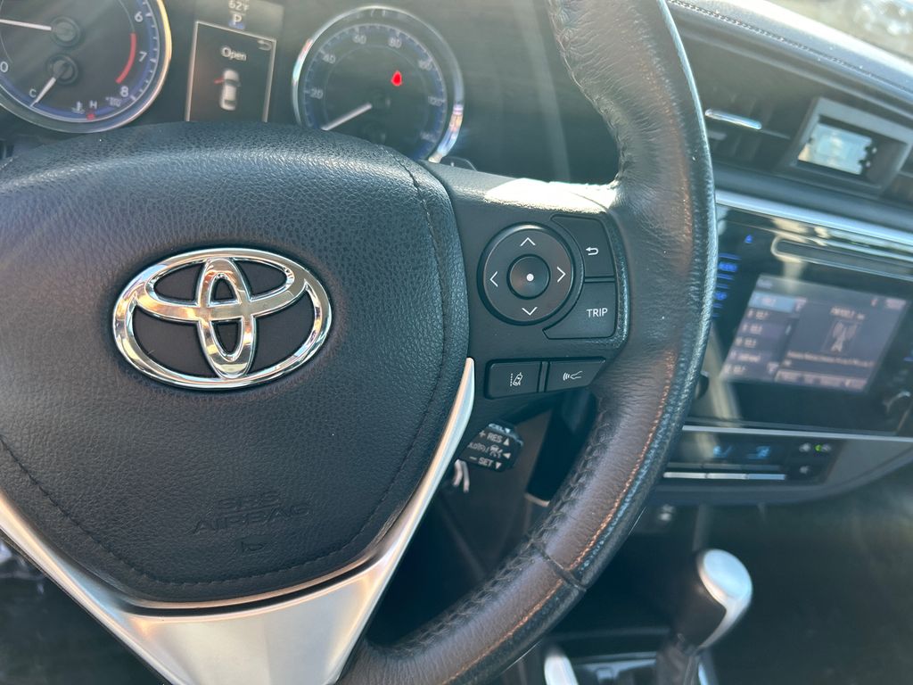 2017 Toyota Corolla SE 14