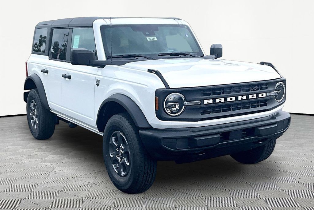 Oxford White 2026 Ford Bronco SUV / Crossover Four-Wheel Drive Automatic