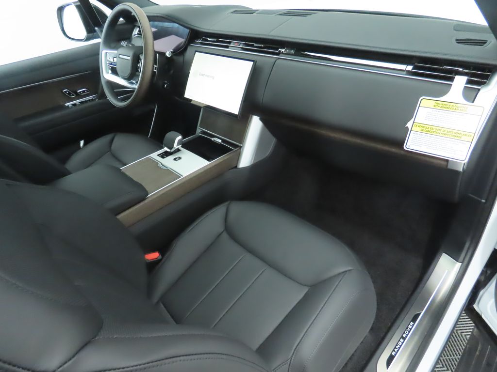 2025 Land Rover Range Rover SE 19
