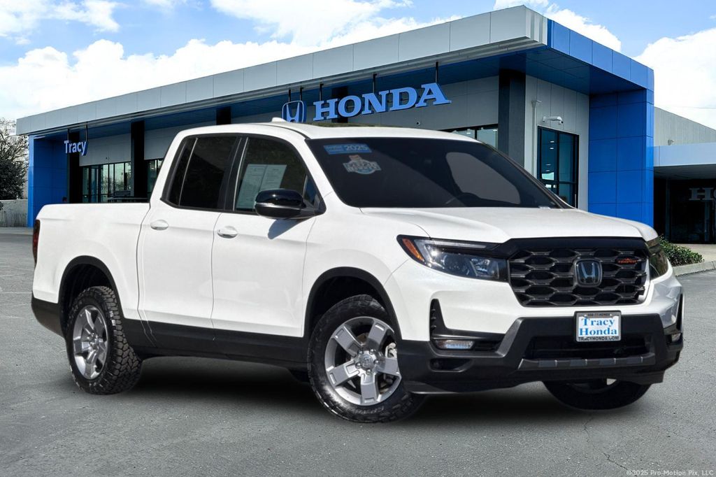 White 2025 Honda Ridgeline TrailSport AWD Pickup Truck All-Wheel Drive 9-Speed Automatic