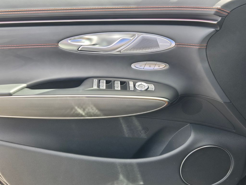 2027 Genesis Gv70
