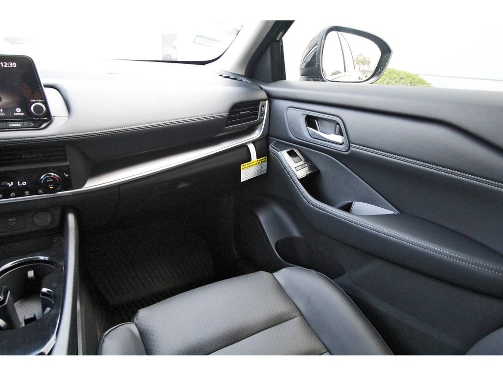 2026 Nissan Rogue Dark Armor - 9