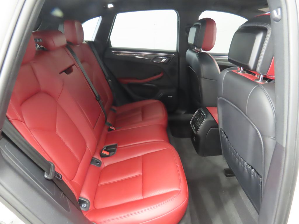 Thumbnail: 2022 Porsche Macan - 23