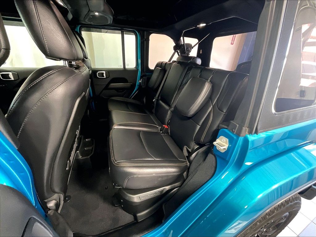 2024 Jeep Wrangler — photo 15