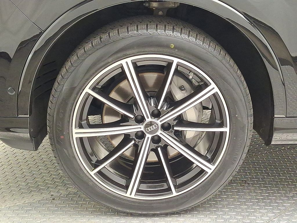 Thumbnail: 2023 Audi Q7 - 8