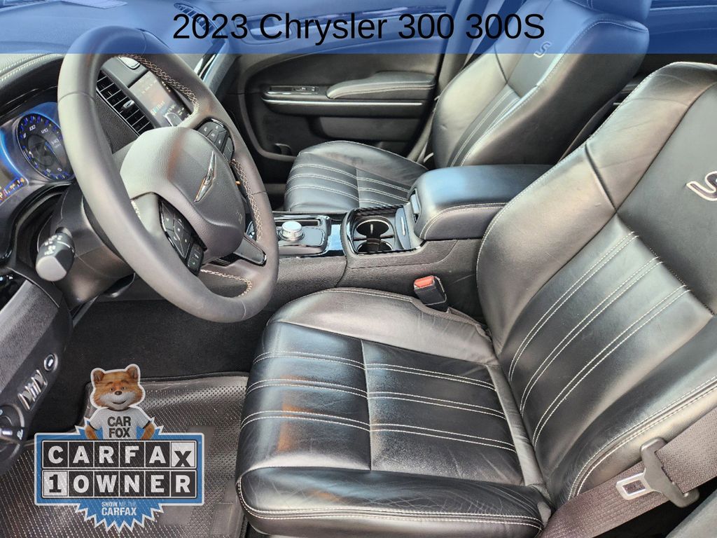 2023 Chrysler 300 S 13