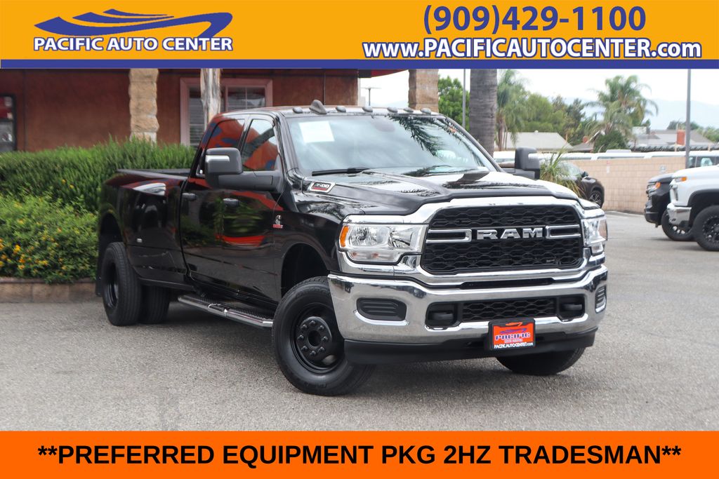 Diamond Black Crystal Pearlcoat 2024 RAM 3500 Pickup Truck Four-Wheel Drive 6-Speed Automatic