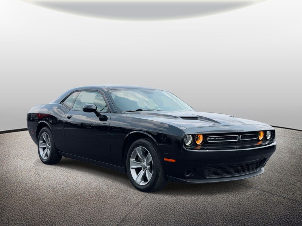  2020 Dodge Challenger SXT RWD   