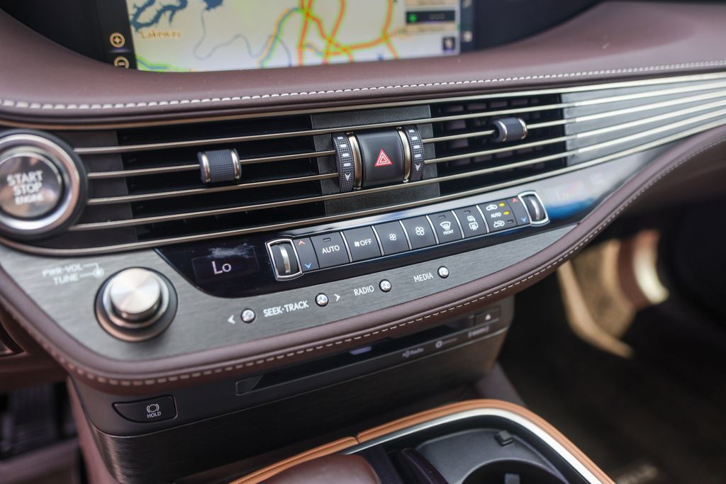 Used 2018 Silver Lexus 500 Base image 18