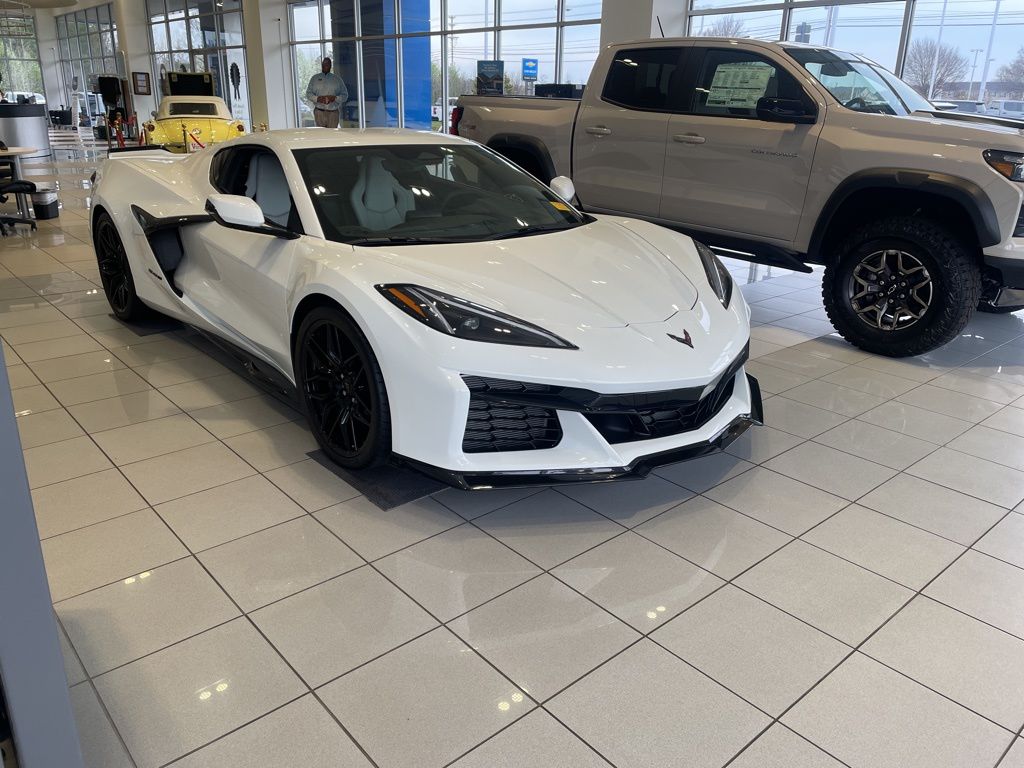 Arctic White 2024 Chevrolet Corvette Z06 1LZ Coupe RWD Coupe Rear-Wheel Drive 8-Speed Dual Clutch