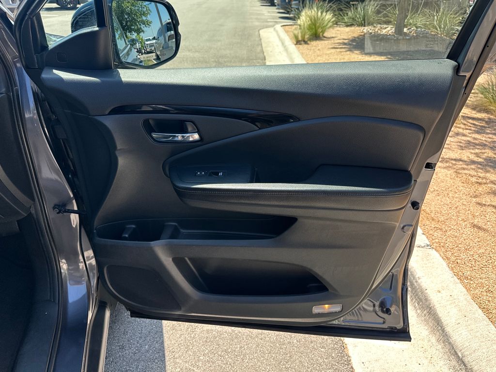 Used Car 2019 Honda Pilot  Touring For Sale Under $25,000 In Austin, Texas