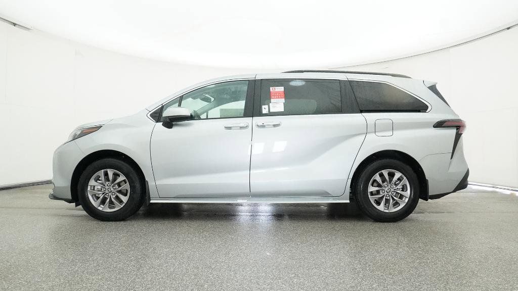 Thumbnail: 2025 Toyota Sienna - 20