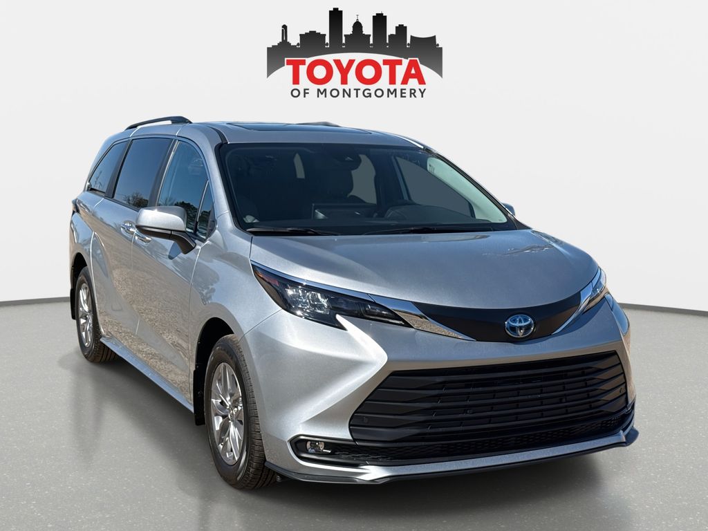 2025 Toyota Sienna XLE 7-Passenger FWD