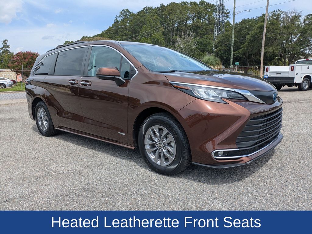 2021 Toyota Sienna XLE